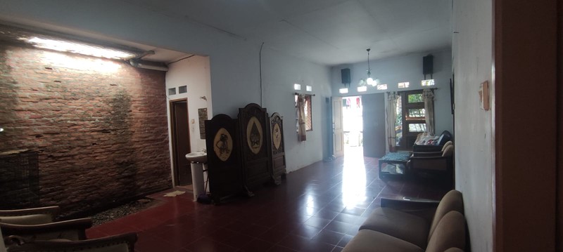 Rumah Luas Siap Huni Strategis Jalan Akses Mobil di Kramat Jati, Jaktim, Hunian Nyaman untuk Keluarga Besar