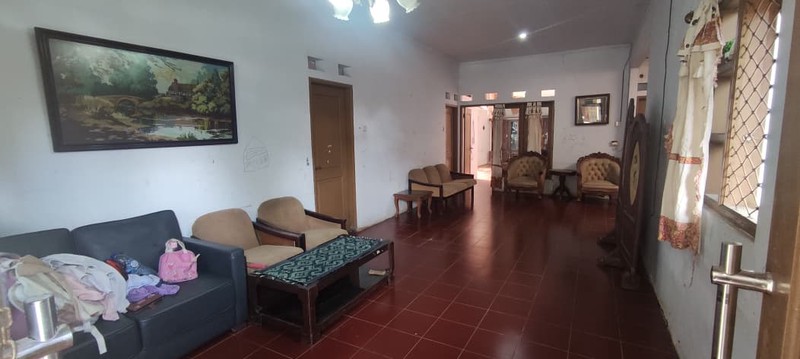 Rumah Luas Siap Huni Strategis Jalan Akses Mobil di Kramat Jati, Jaktim, Hunian Nyaman untuk Keluarga Besar