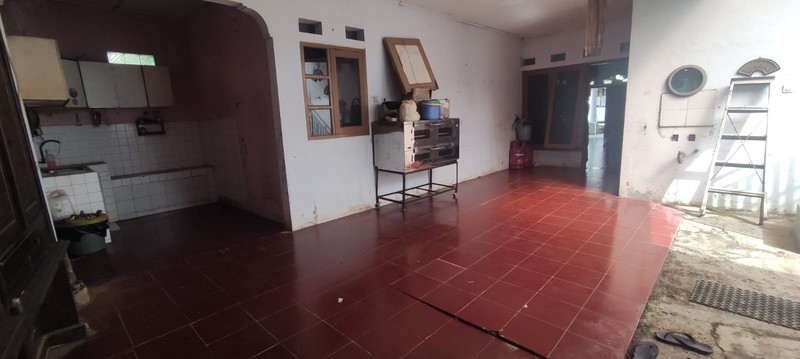 Rumah Luas Siap Huni Strategis Jalan Akses Mobil di Kramat Jati, Jaktim, Hunian Nyaman untuk Keluarga Besar