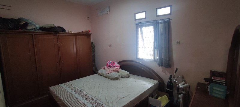 Rumah Luas Siap Huni Strategis Jalan Akses Mobil di Kramat Jati, Jaktim, Hunian Nyaman untuk Keluarga Besar