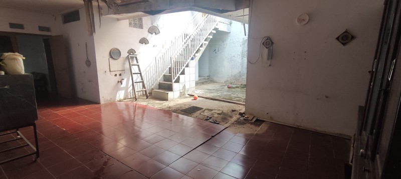 Rumah Luas Siap Huni Strategis Jalan Akses Mobil di Kramat Jati, Jaktim, Hunian Nyaman untuk Keluarga Besar