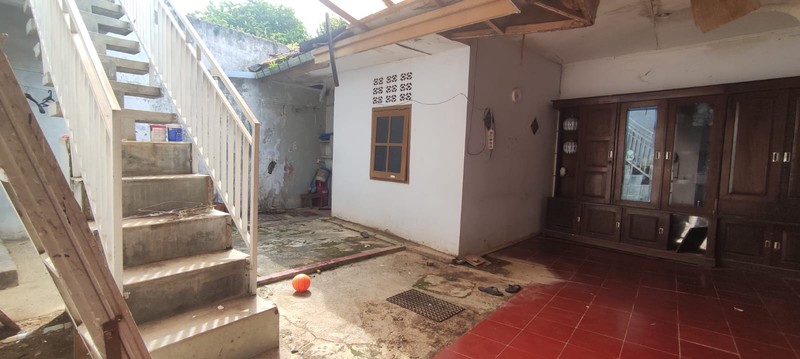 Rumah Luas Siap Huni Strategis Jalan Akses Mobil di Kramat Jati, Jaktim, Hunian Nyaman untuk Keluarga Besar