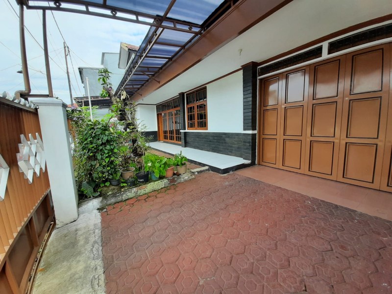 Rumah Asri Siap Huni 1.5 Lantai di Bandung Kota 