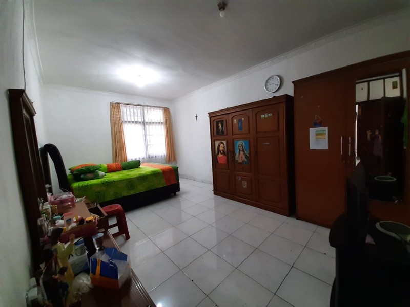 Rumah Asri Siap Huni 1.5 Lantai di Bandung Kota 