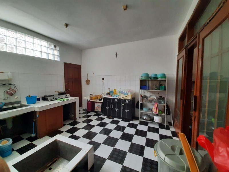 Rumah Asri Siap Huni 1.5 Lantai di Bandung Kota 