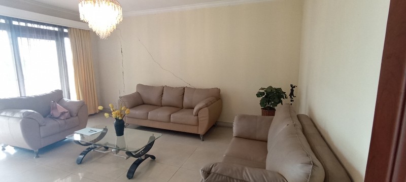 Rumah Mewah Sayap Pasteur dengan Backyard luas depan belakang