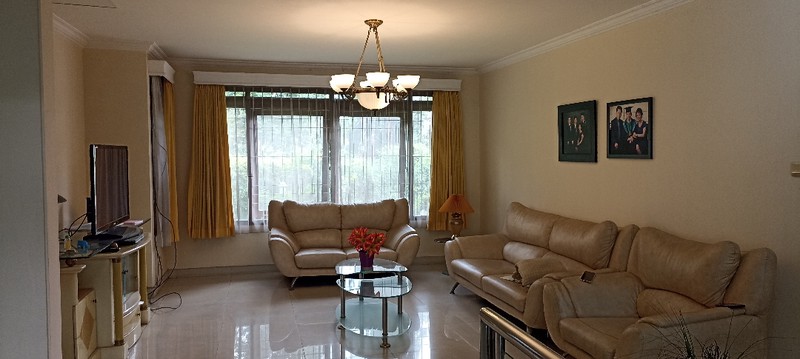 Rumah Mewah Sayap Pasteur dengan Backyard luas depan belakang