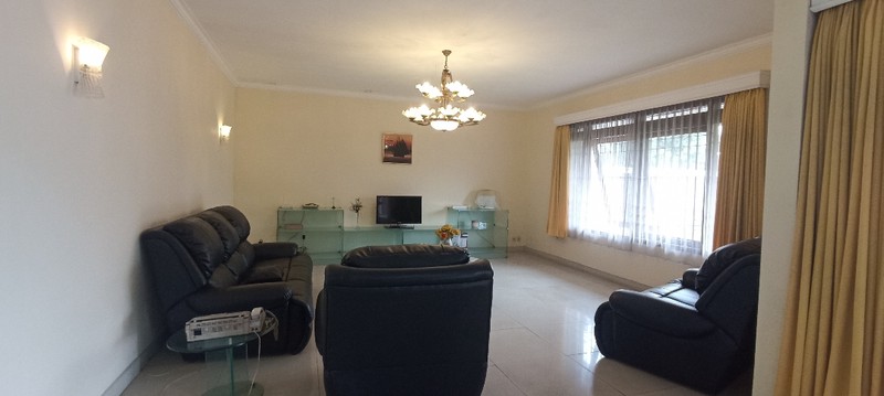 Rumah Mewah Sayap Pasteur dengan Backyard luas depan belakang