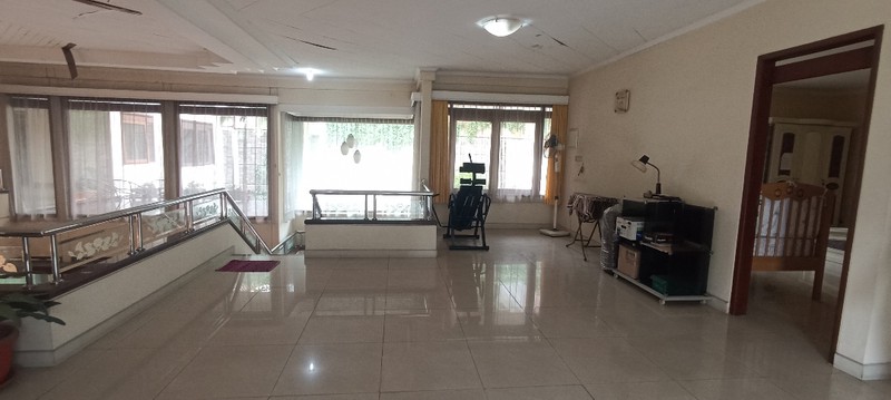 Rumah Mewah Sayap Pasteur dengan Backyard luas depan belakang