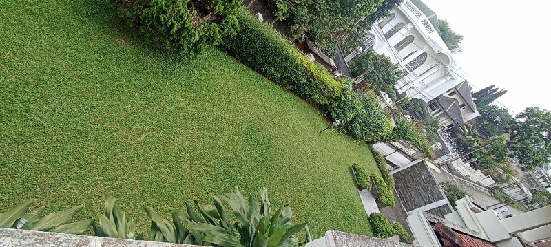 Rumah Mewah Sayap Pasteur dengan Backyard luas depan belakang