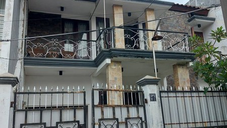 Dijual Rumah Nyaman dan Siap Huni di Darmo Permai Selatan Surabaya