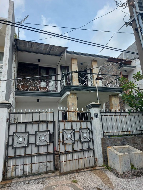 Dijual Rumah Nyaman dan Siap Huni di Darmo Permai Selatan Surabaya