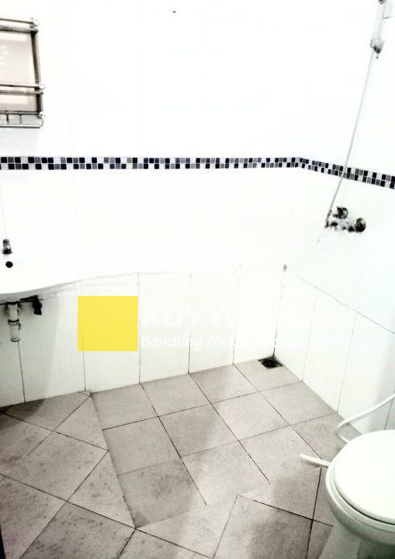 Rumah Siap Huni di Mainroad Batununggal Bandung