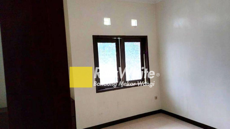 Ruko Bagus Mainroad Cikutra, Bandung 3 Lantai