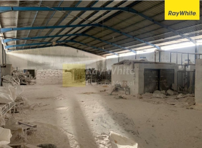 Gudang besar di Jln. Ir.Sutami desa kemang Sukanegara Tanjung Bintang, Lampung Selatan (Lampung)