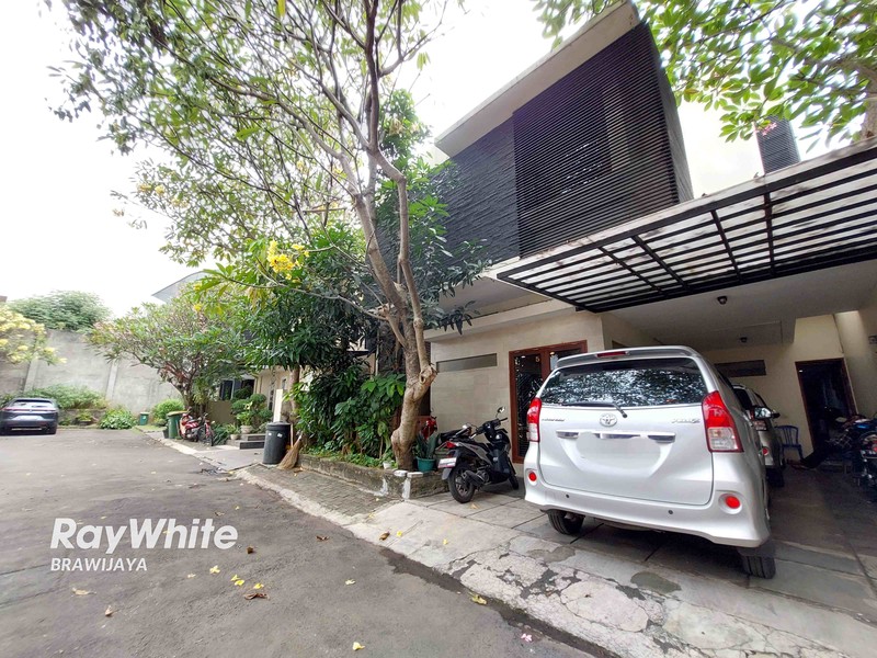 Townhouse di Cipete Utara, Kebayoran Baru, Dalam Cluster, 5 menit ke MRT Haji Nawi