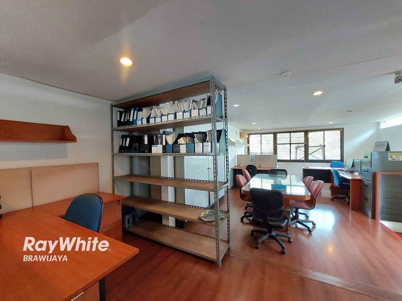 Townhouse di Cipete Utara, Kebayoran Baru, Dalam Cluster, 5 menit ke MRT Haji Nawi