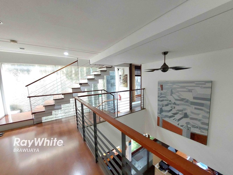 Townhouse di Cipete Utara, Kebayoran Baru, Dalam Cluster, 5 menit ke MRT Haji Nawi