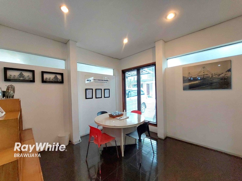 Townhouse di Cipete Utara, Kebayoran Baru, Dalam Cluster, 5 menit ke MRT Haji Nawi