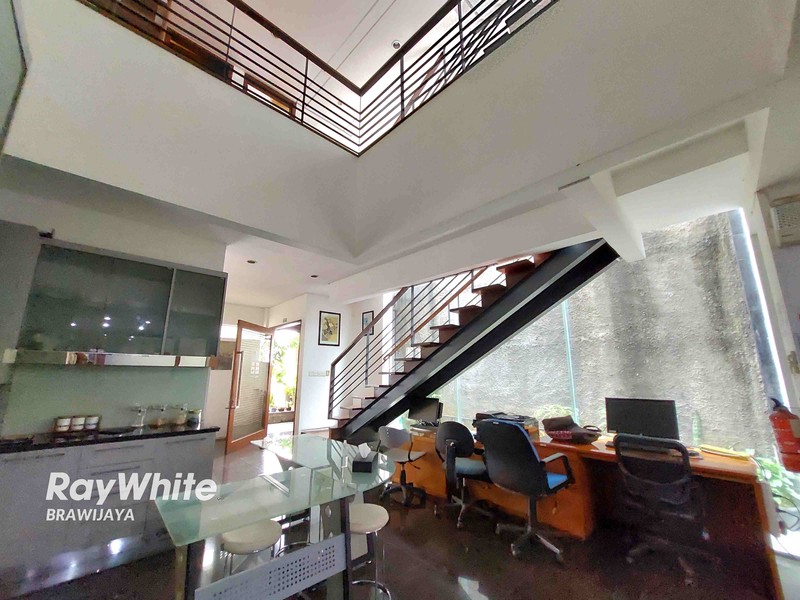 Townhouse di Cipete Utara, Kebayoran Baru, Dalam Cluster, 5 menit ke MRT Haji Nawi