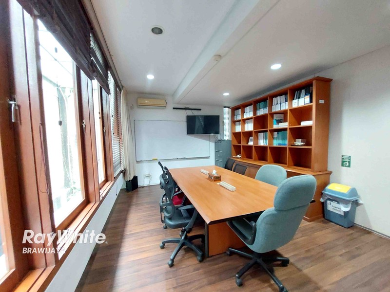 Townhouse di Cipete Utara, Kebayoran Baru, Dalam Cluster, 5 menit ke MRT Haji Nawi