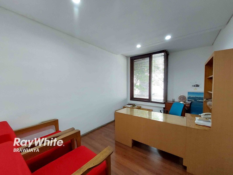 Townhouse di Cipete Utara, Kebayoran Baru, Dalam Cluster, 5 menit ke MRT Haji Nawi