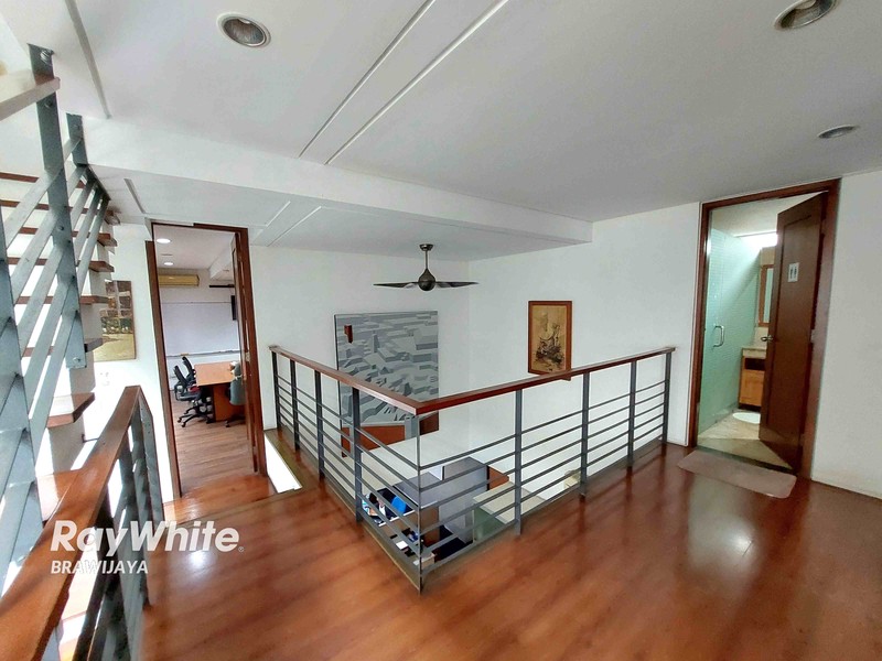 Townhouse di Cipete Utara, Kebayoran Baru, Dalam Cluster, 5 menit ke MRT Haji Nawi