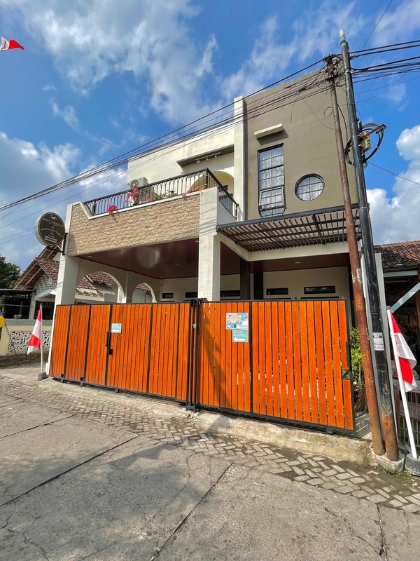 Kost Eksklusif 3 Lantai dan Rumah Tinggal Lokasi Strategis di Jalan Palagan - Sariharjo Ngaglik Sleman 