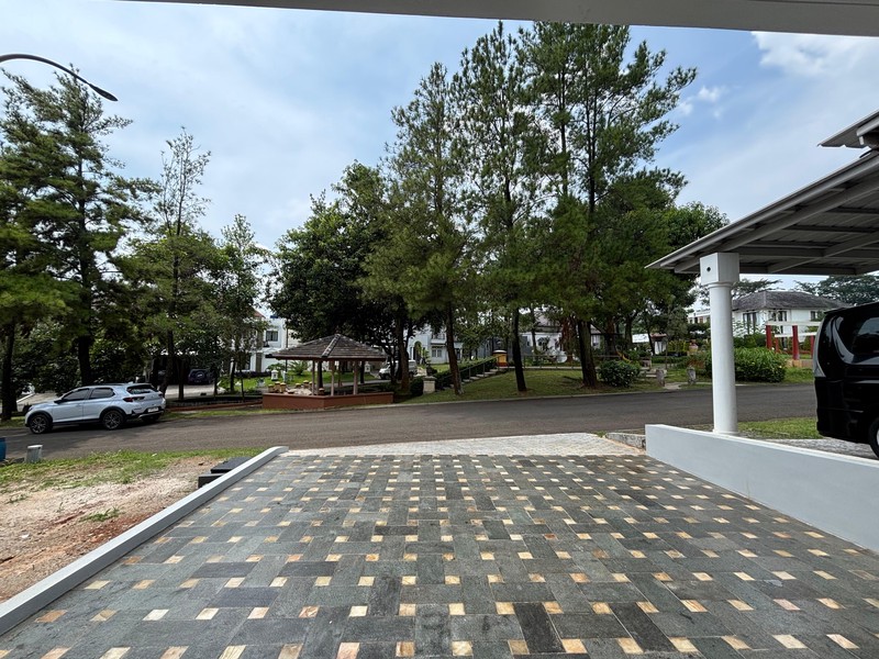 Rumah Luas Brand New Hadap Taman di Kota Wisata Cibubur 
