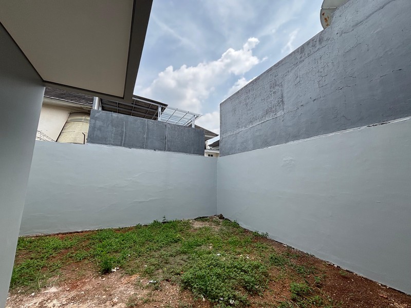 Rumah Luas Brand New Hadap Taman di Kota Wisata Cibubur 