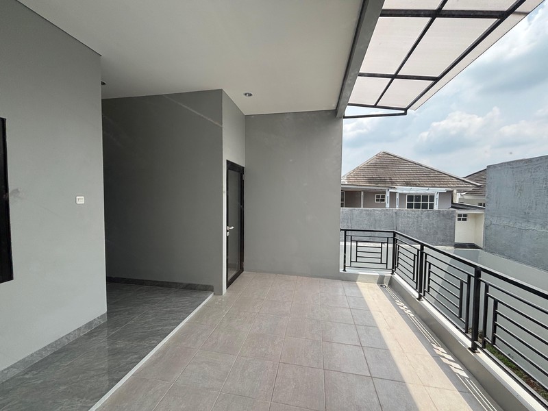 Rumah Luas Brand New Hadap Taman di Kota Wisata Cibubur 