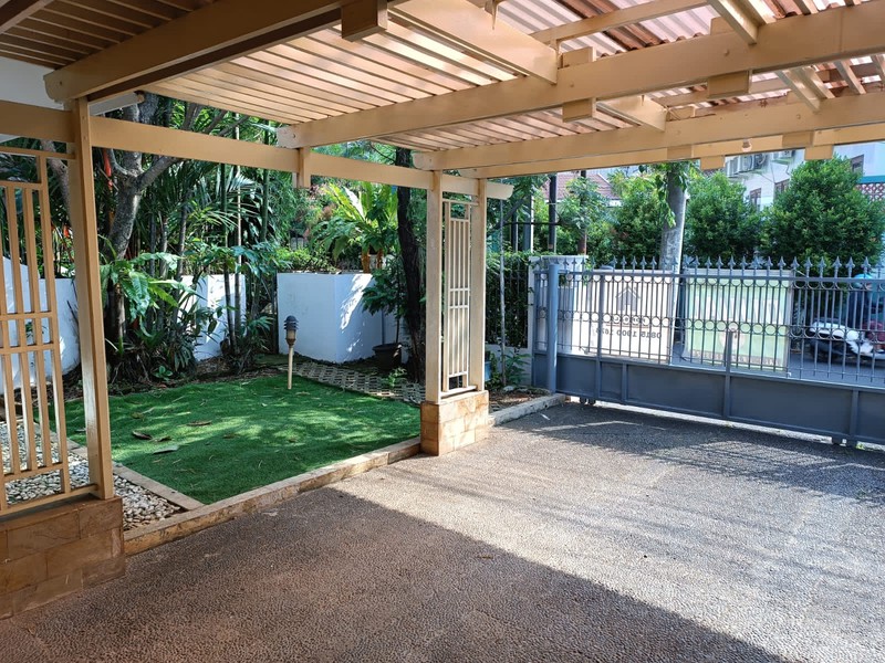 Rumah Bagus Di Jl Anggrek Lestari Indah Lebak Bulus Jakarta Selatan