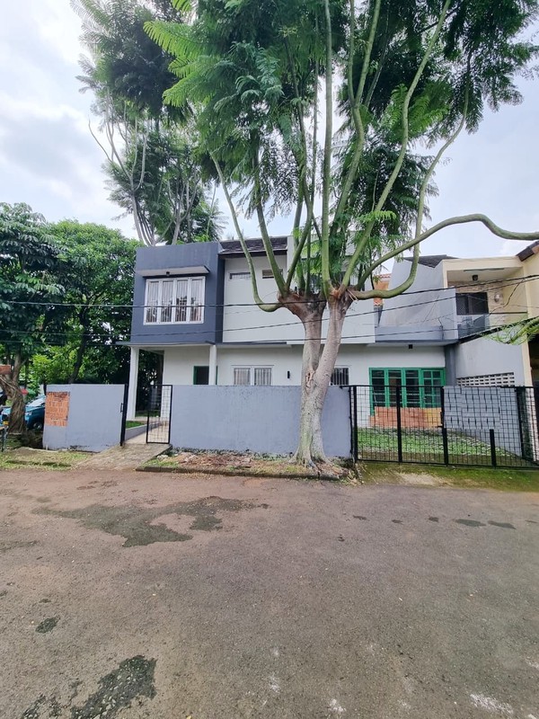 Rumah 2 Lantai, Rapih, Siap Huni Lokasi strategis di Bintaro Sektor 9