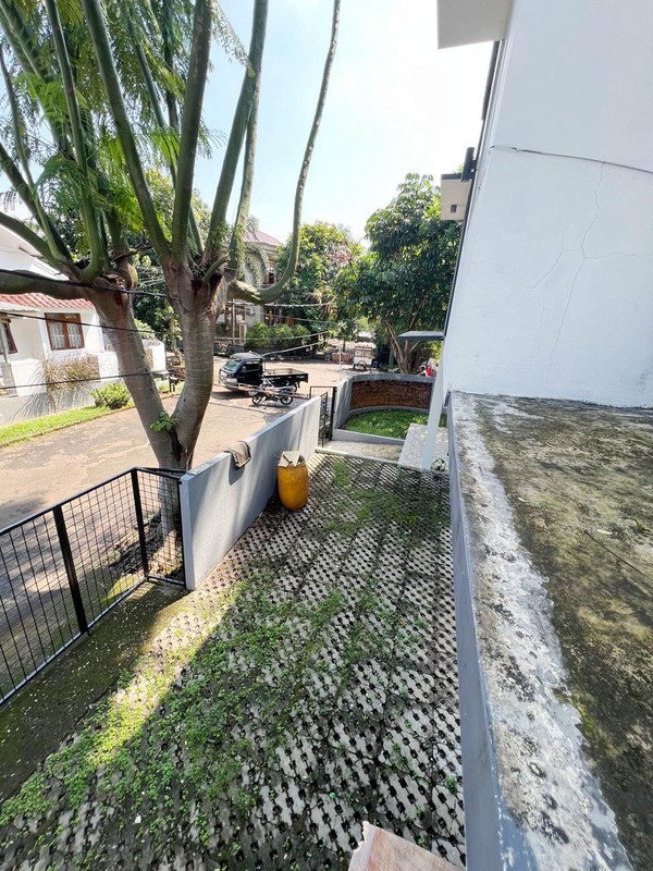 Rumah 2 Lantai, Rapih, Siap Huni Lokasi strategis di Bintaro Sektor 9