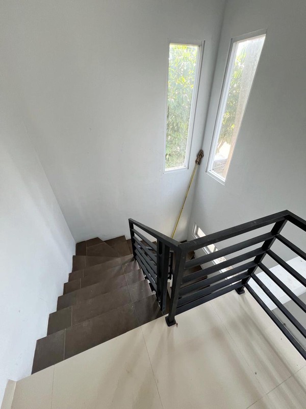 Rumah 2 Lantai, Rapih, Siap Huni Lokasi strategis di Bintaro Sektor 9