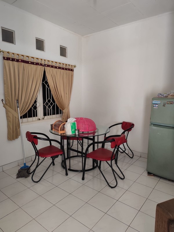 Rumah dekat Sekolah, pinggir jalan cocok untuk usaha, dan bisa dijadikan RUKO