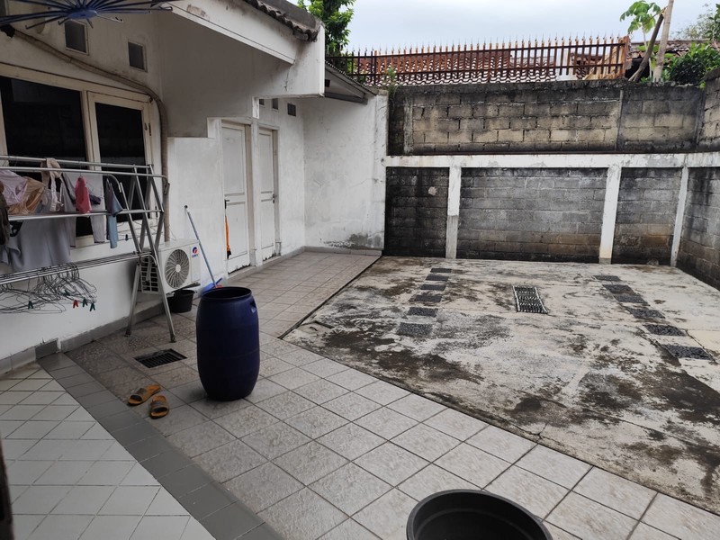 Rumah dekat Sekolah, pinggir jalan cocok untuk usaha, dan bisa dijadikan RUKO