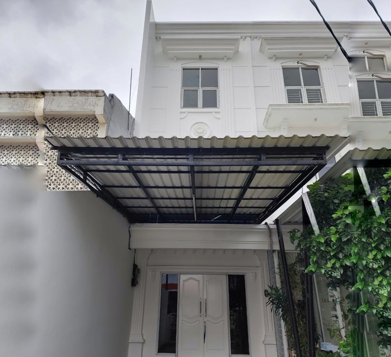 Ruko Strategis dan Cantik di Tebet, Cocok untuk Kantor, 2 Akses Mobil, Lokasi Premium untuk Bisnis Anda