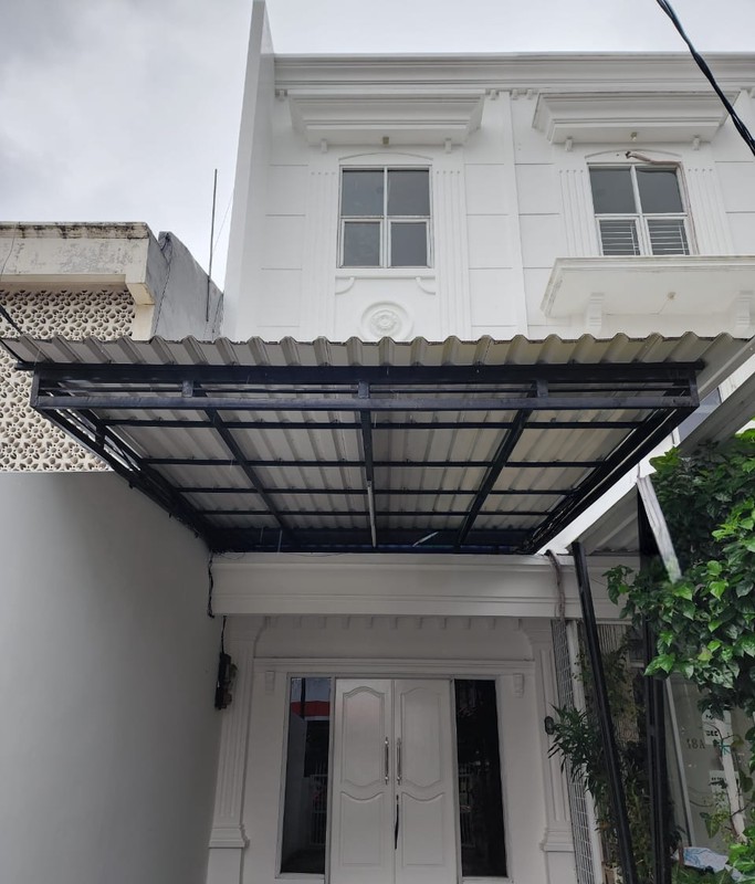 Ruko Strategis dan Cantik di Tebet, Cocok untuk Kantor, 2 Akses Mobil, Lokasi Premium untuk Bisnis Anda