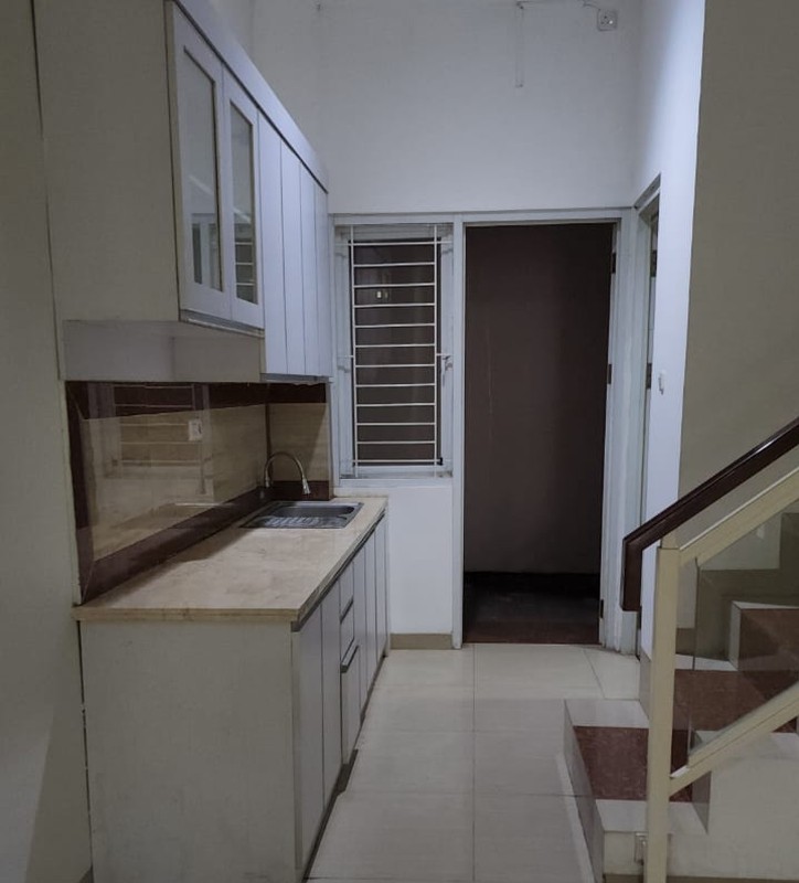 Ruko Strategis dan Cantik di Tebet, Cocok untuk Kantor, 2 Akses Mobil, Lokasi Premium untuk Bisnis Anda