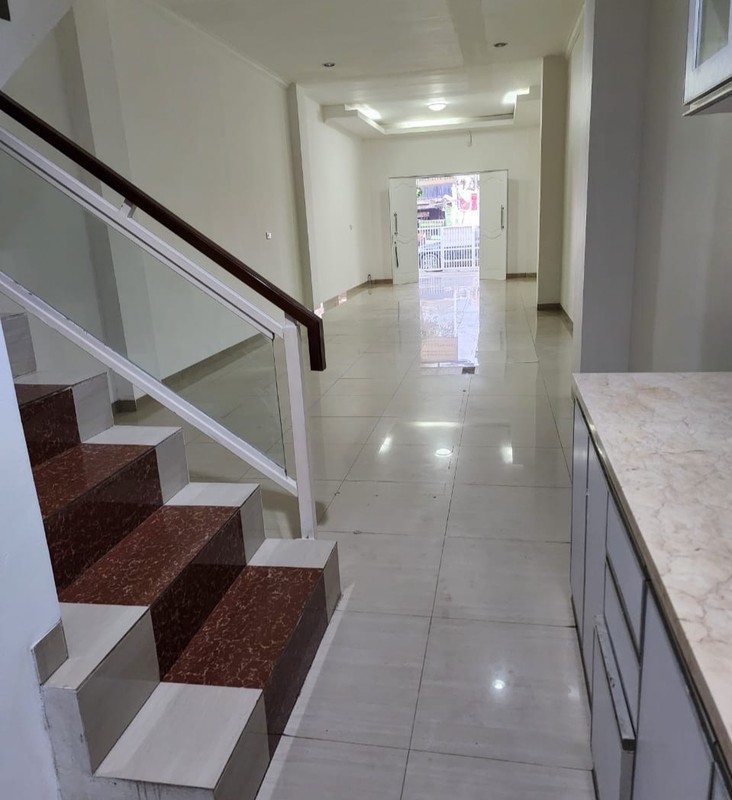 Ruko Strategis dan Cantik di Tebet, Cocok untuk Kantor, 2 Akses Mobil, Lokasi Premium untuk Bisnis Anda