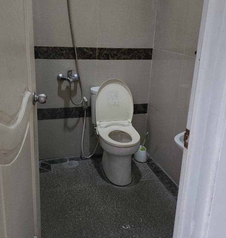 Ruko Strategis dan Cantik di Tebet, Cocok untuk Kantor, 2 Akses Mobil, Lokasi Premium untuk Bisnis Anda