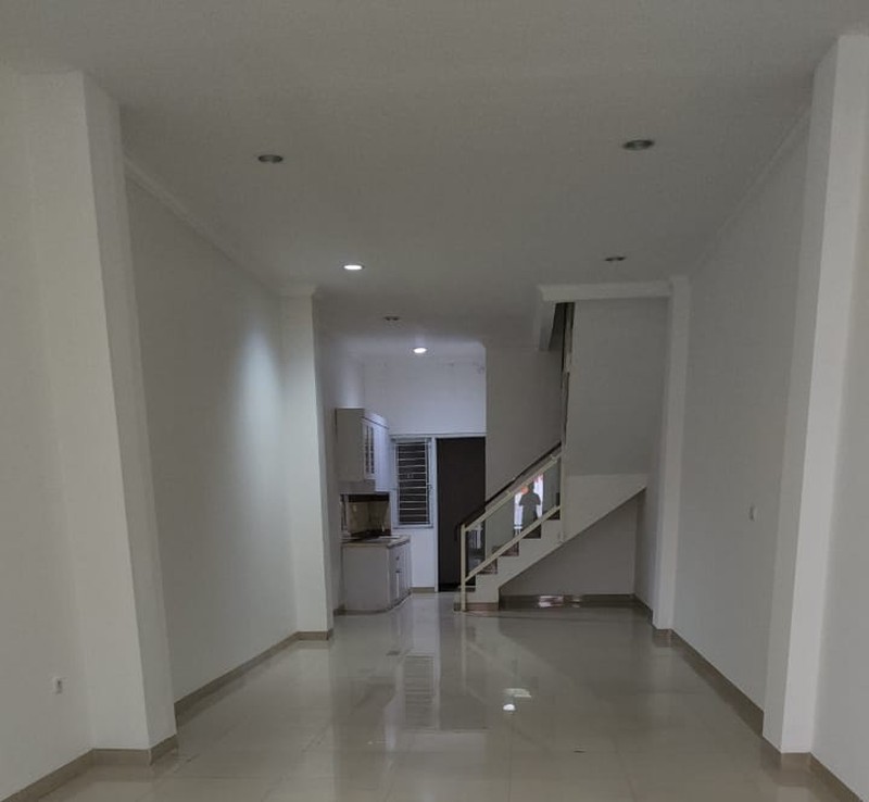 Ruko Strategis dan Cantik di Tebet, Cocok untuk Kantor, 2 Akses Mobil, Lokasi Premium untuk Bisnis Anda