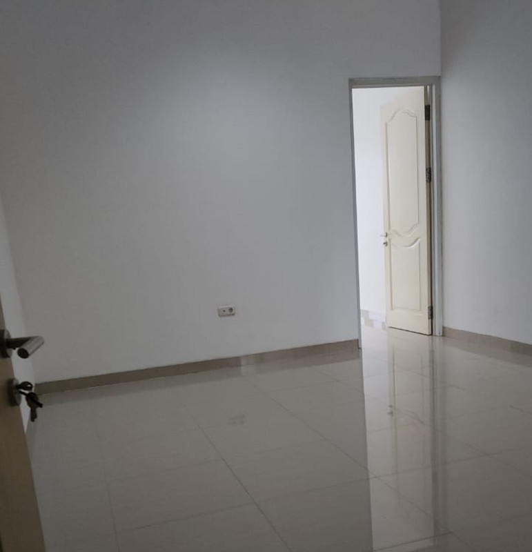 Ruko Strategis dan Cantik di Tebet, Cocok untuk Kantor, 2 Akses Mobil, Lokasi Premium untuk Bisnis Anda