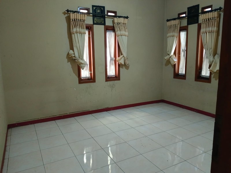 Rumah tengah Kota di Graha indah lokasi strategis dekat jalan raya Cimindi , harga paling terbaik