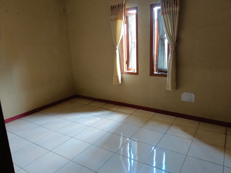 Rumah tengah Kota di Graha indah lokasi strategis dekat jalan raya Cimindi , harga paling terbaik