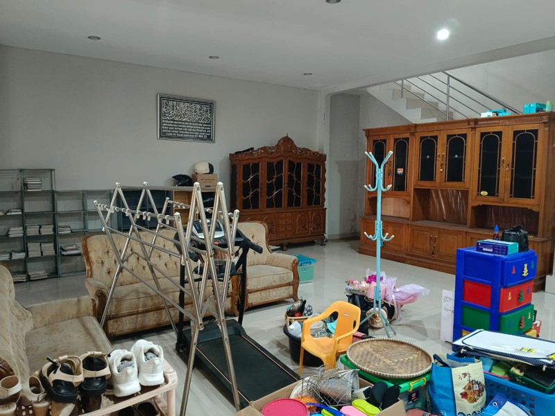 Rumah cantik siap huni tengah Kota di Graha indah lokasi strategis dekat jalan raya Cimindi , harga paling terbaik