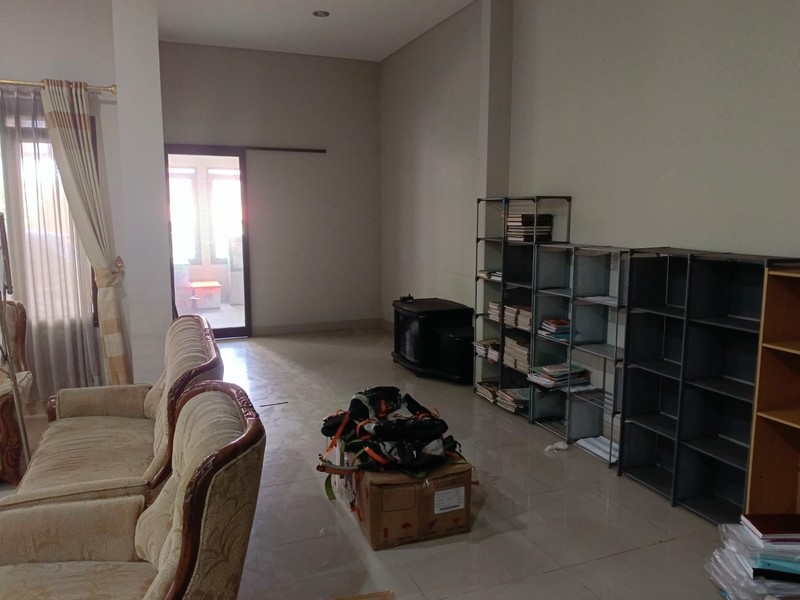 Rumah cantik siap huni tengah Kota di Graha indah lokasi strategis dekat jalan raya Cimindi , harga paling terbaik