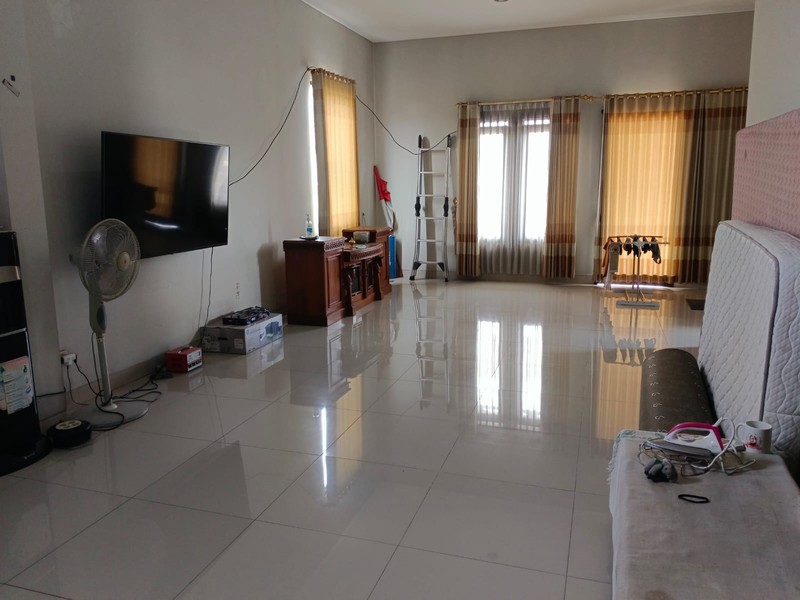 Rumah cantik siap huni tengah Kota di Graha indah lokasi strategis dekat jalan raya Cimindi , harga paling terbaik