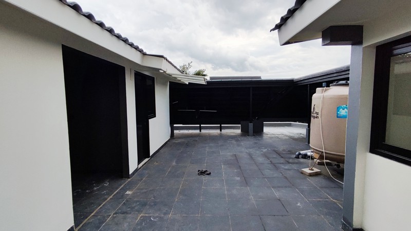 Jarang Ada. Rumah Mewah bangunan mandiri Eminent Prestigia, BSD